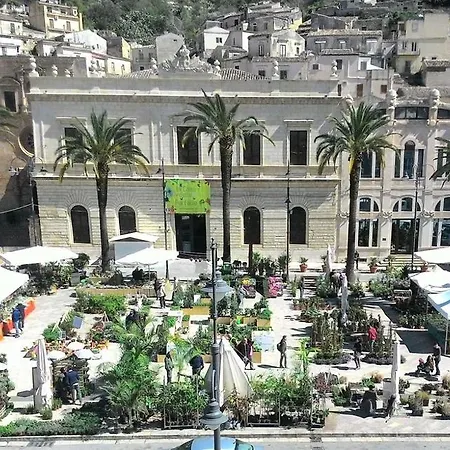 Palazzo Trebalate Al Corso Modica